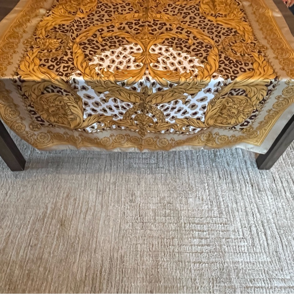 Source Unknown Gold and White Scarf